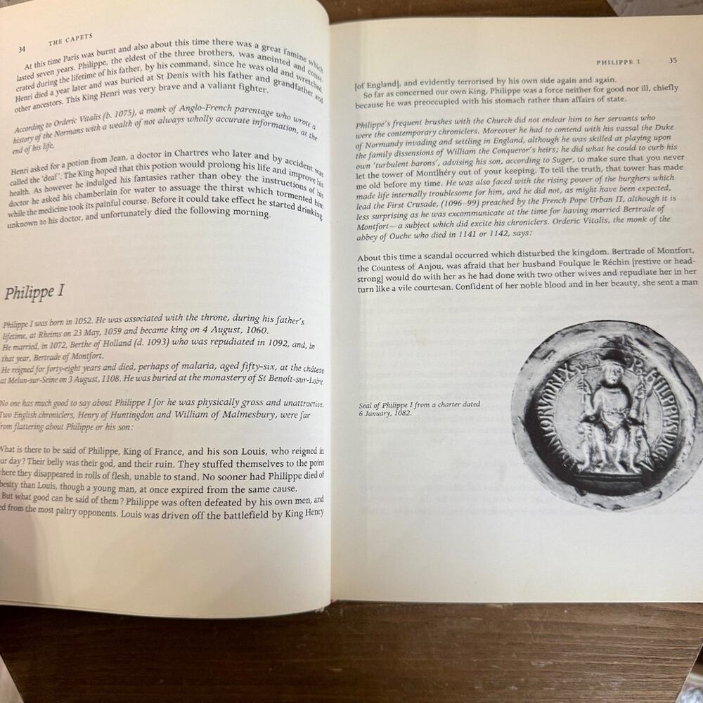 Vintage 1976 Fleur de Lys French Kings & Queens Hardcover Book - Picture 7 of 9